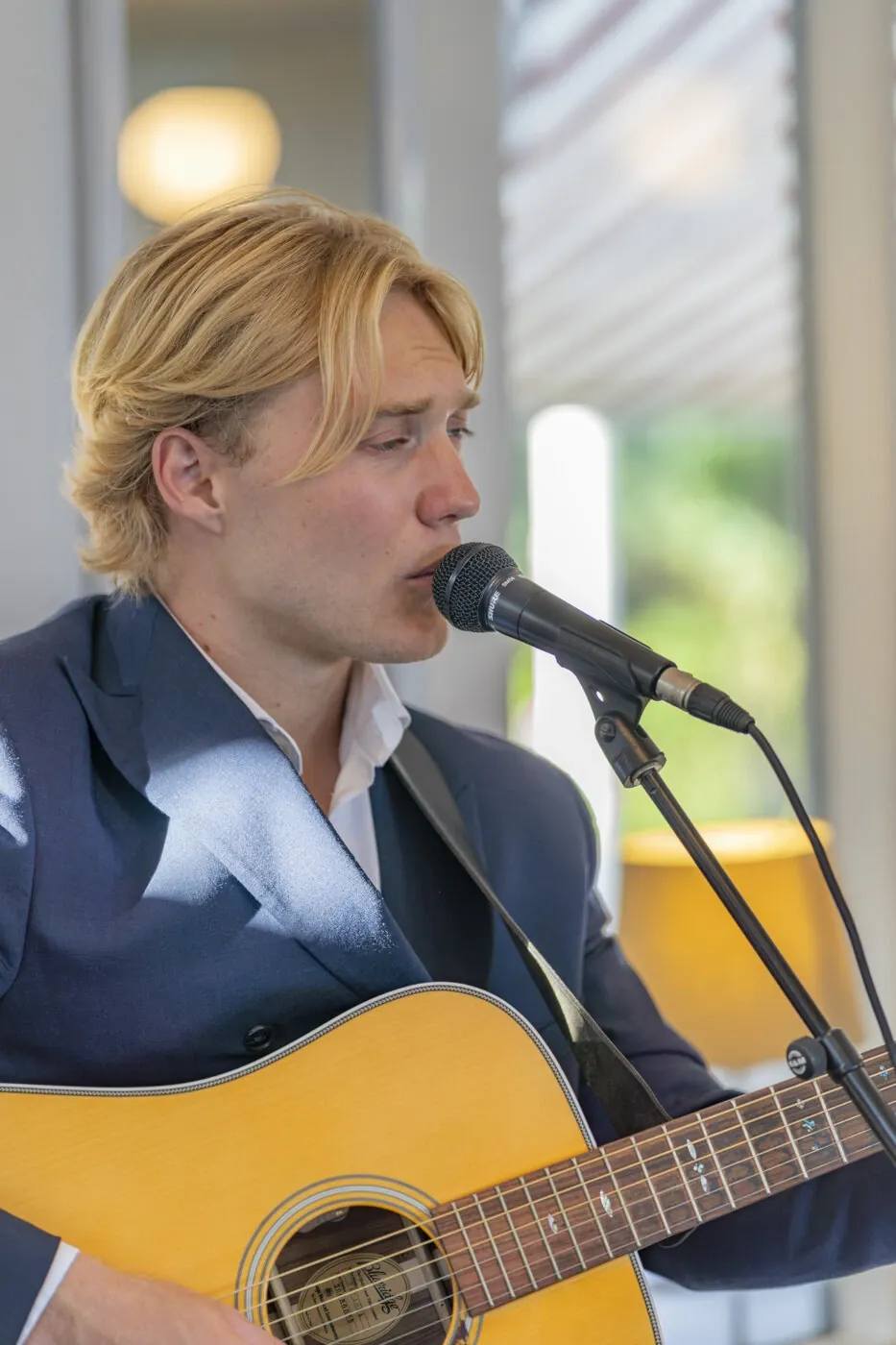Oscar Jønsson spiller til bryllup på Himmelbjerget